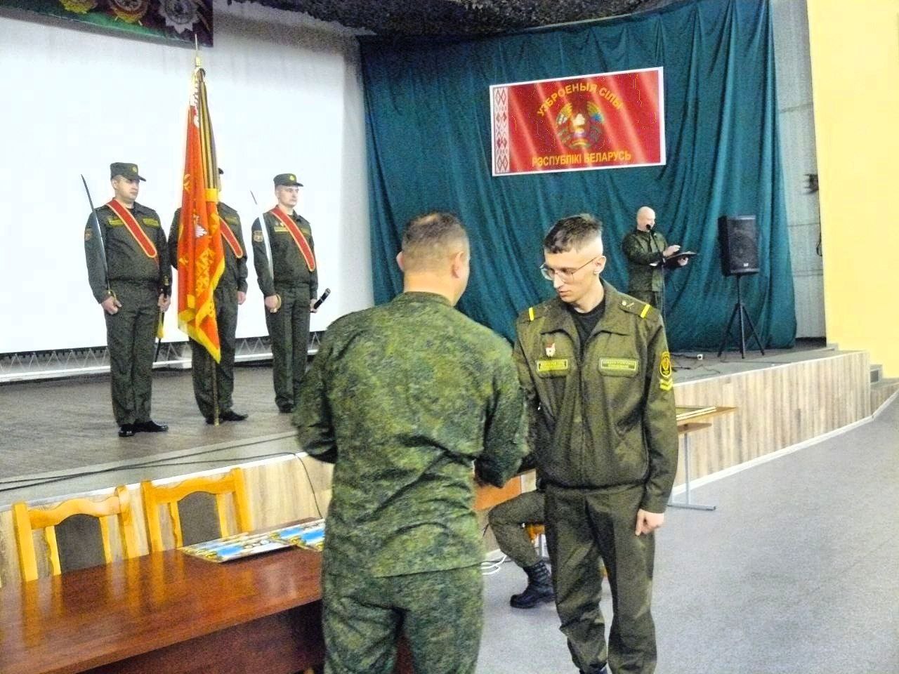 В Бресте чествовали отслуживших срочников