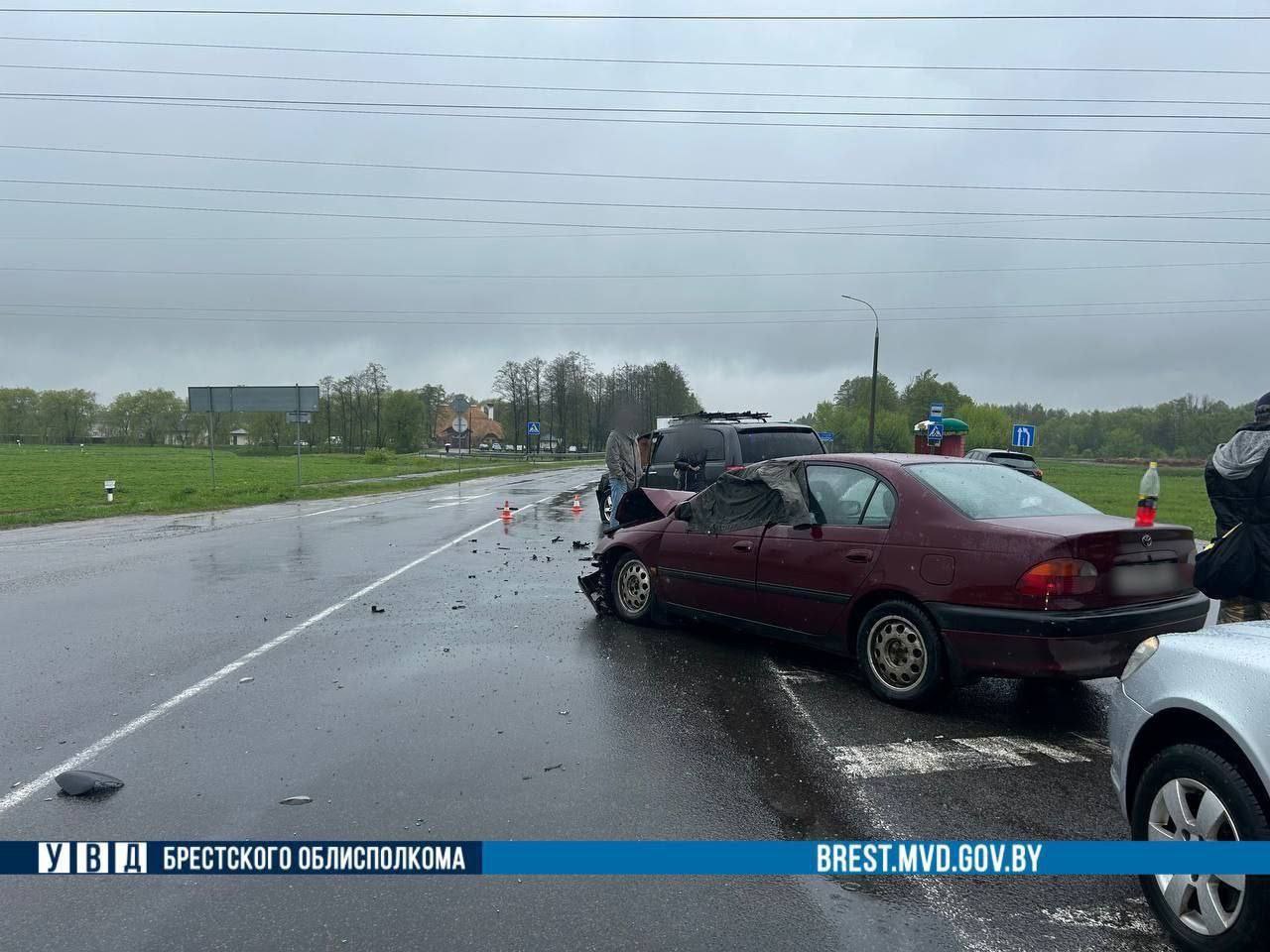 В Бресте столкнулись Dodge и Toyota. Подробности ДТП