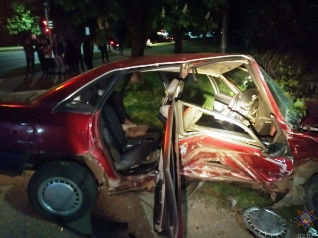 ДТП в Ивацевичах: работники МЧС спасли пассажирку легкового автомобиля