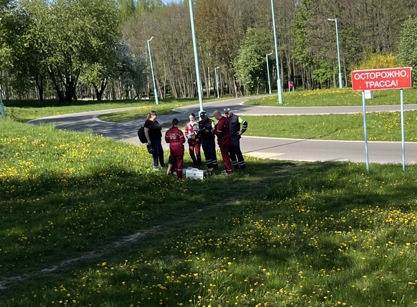 Необычное ДТП в Минске. Мужчина на электровелосипеде врезался в ограждение и вылетел с моста