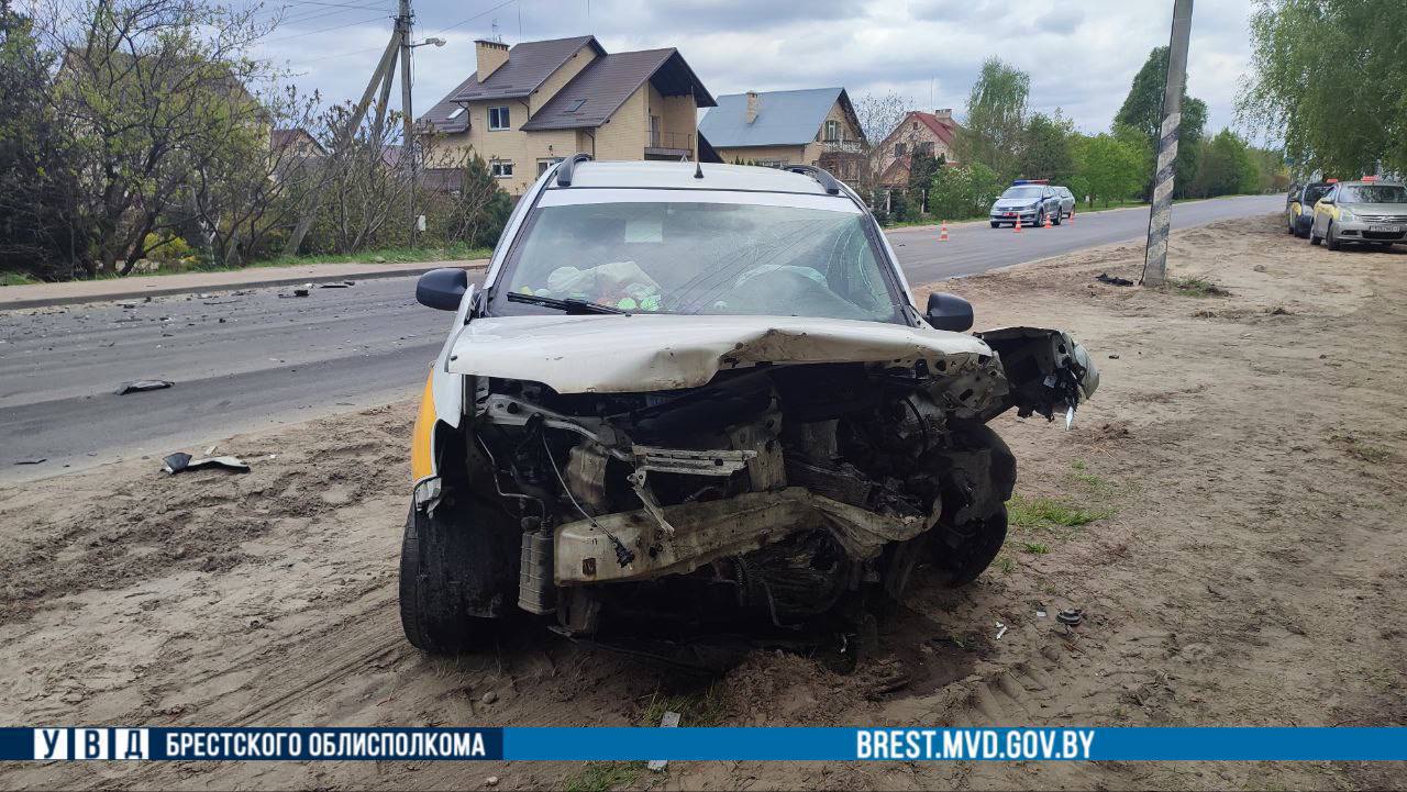 В Бресте перевернулся Mercedes. Подробности ДТП