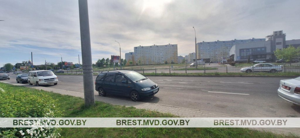 В Бресте мотоциклист врезался в Citroen