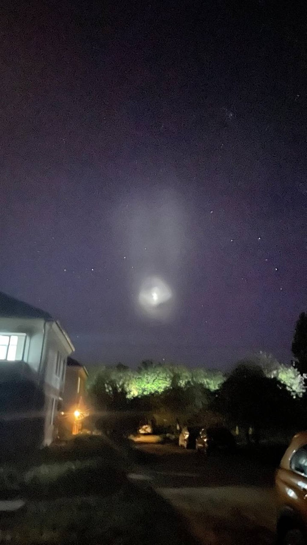 Белорусы в небе видели странный светящийся объект. Что это было?