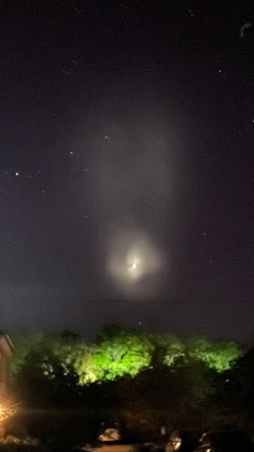 Белорусы в небе видели странный светящийся объект. Что это было?