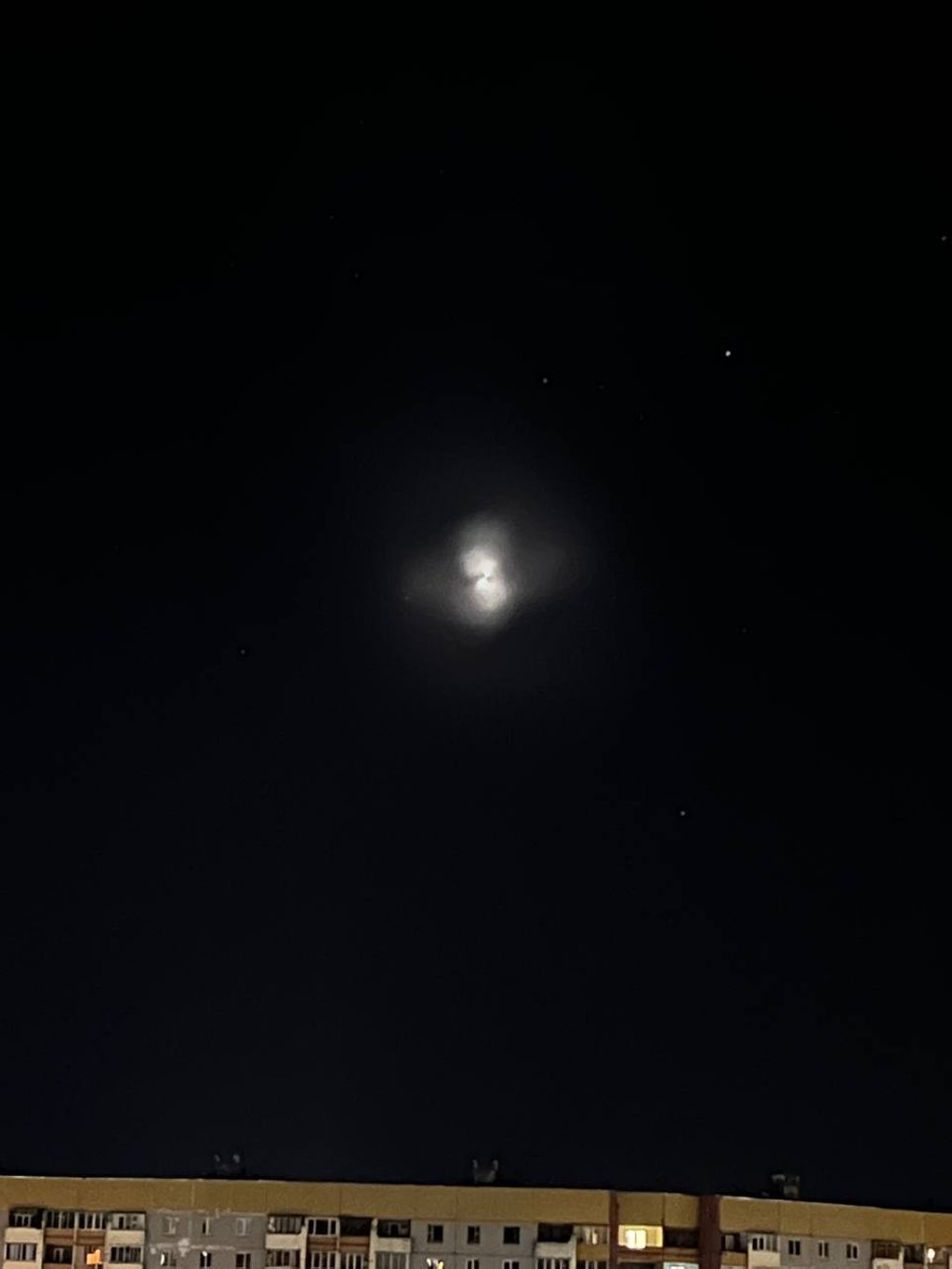 Белорусы в небе видели странный светящийся объект. Что это было?