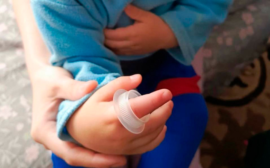 В Барановичах у ребенка застрял в трубке палец. На помощь пришли спасатели