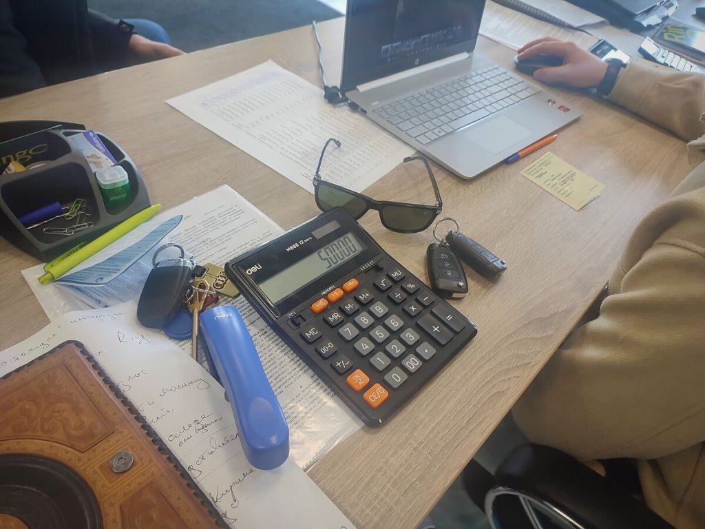 Житель Бреста оформил доверенность, по которой другие купили машину. Теперь он должен налоговой больше  src=