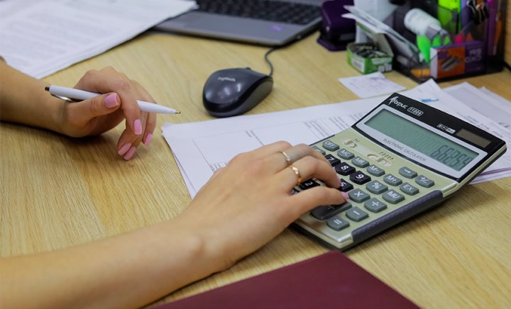 Бухгалтер похитила около 50 тыс. рублей у двух ЖСК, а затем сама стала жертвой мошенников. Подробности случая