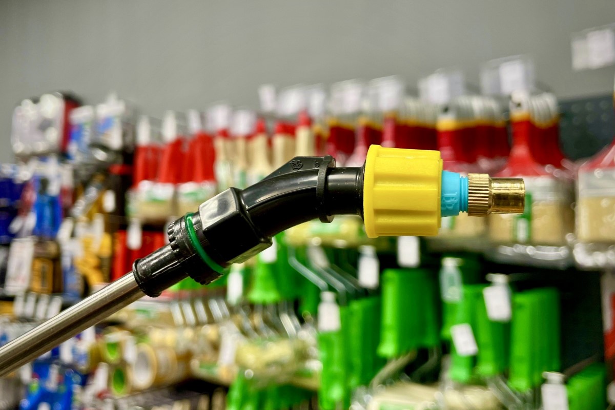 СКИДКИ на триммеры и аккумуляторные опрыскиватели в строительном магазине «A-CENTR.BY» на Махновича в Бресте