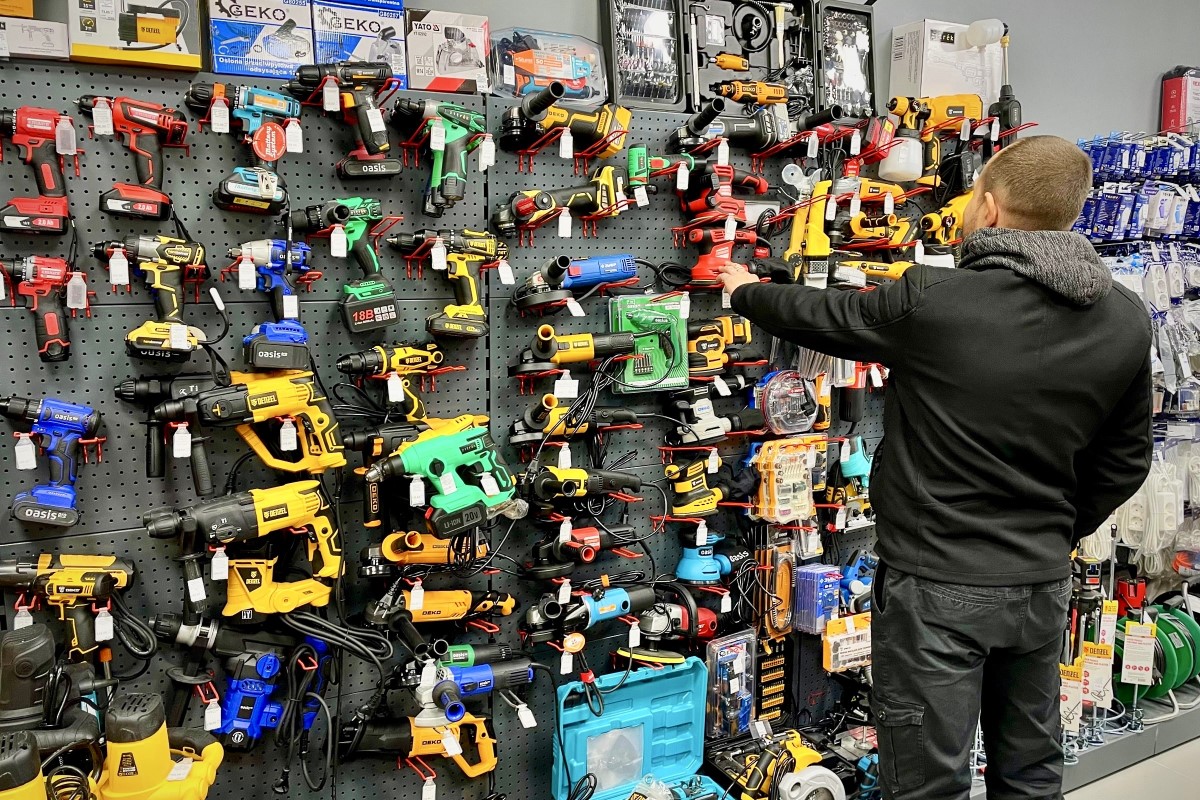 СКИДКИ на триммеры и аккумуляторные опрыскиватели в строительном магазине «A-CENTR.BY» на Махновича в Бресте