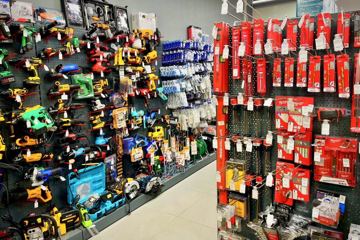 СКИДКИ на триммеры и аккумуляторные опрыскиватели в строительном магазине «A-CENTR.BY» на Махновича в Бресте