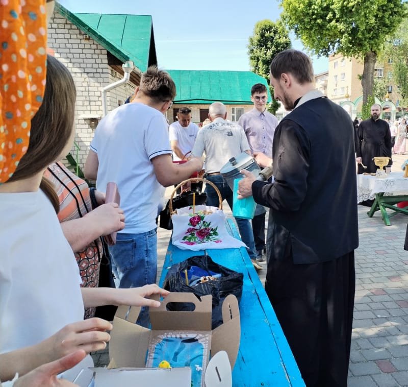 В храмах Бреста в полном разгаре освящение пасок и куличей. Фоторепортаж