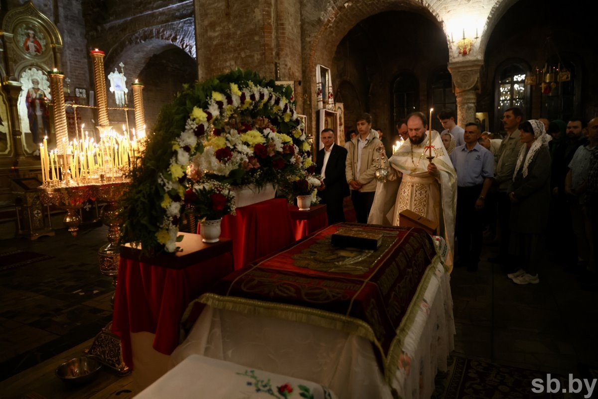 Торжественное богослужение в Свято-Николаевском гарнизонном храме Бреста