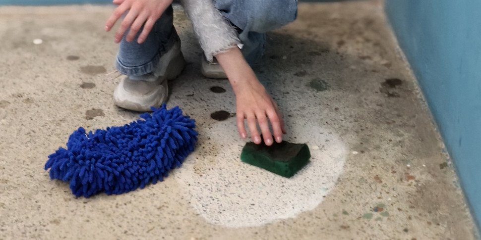 Белорус показал, что будет, если хорошо помыть подъезд