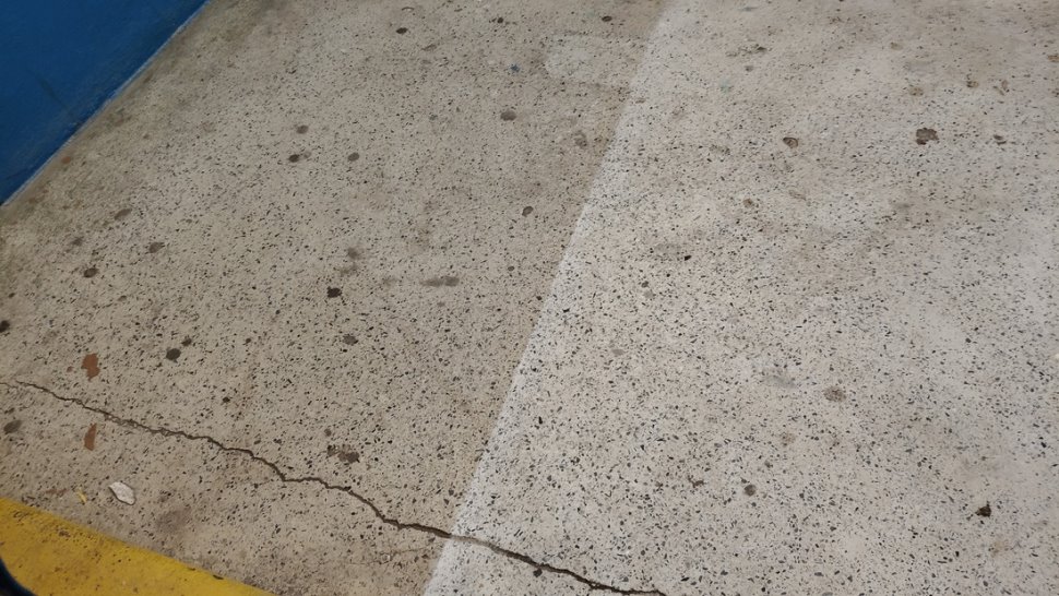 Белорус показал, что будет, если хорошо помыть подъезд