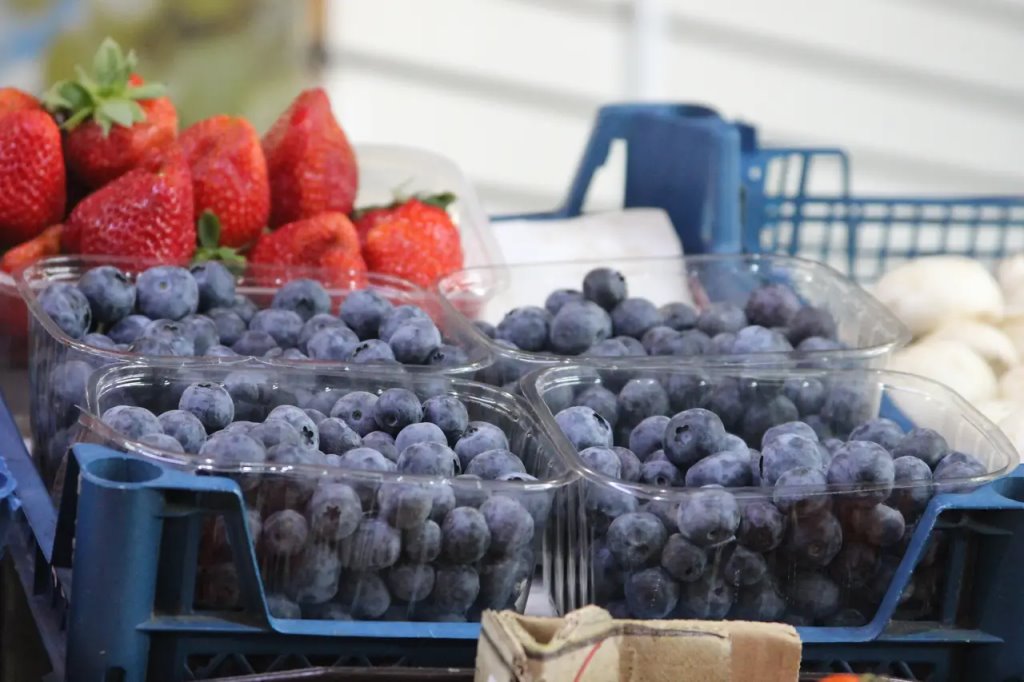 Почем арбузы и клубника на Брестском рынке