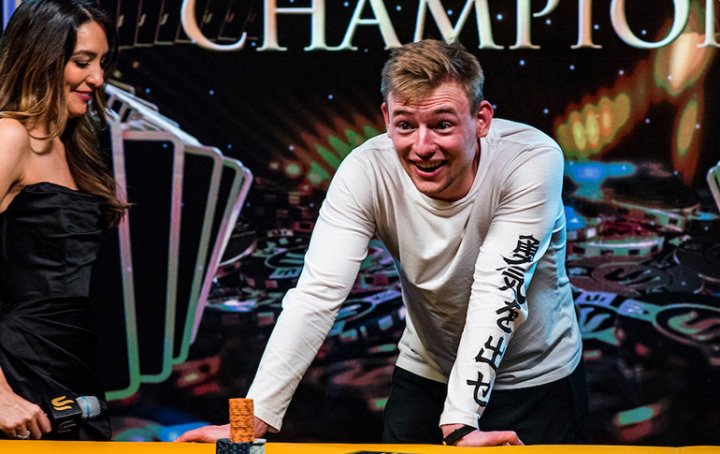 Белорус выиграл в покер 1 349 000 долларов