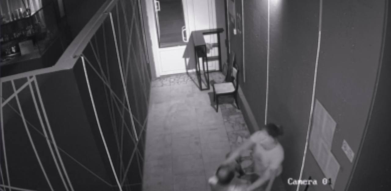 В Беларуси девушка кинула бутылку в посетителя дискотеки. Теперь ей грозит до 10 лет тюрьмы