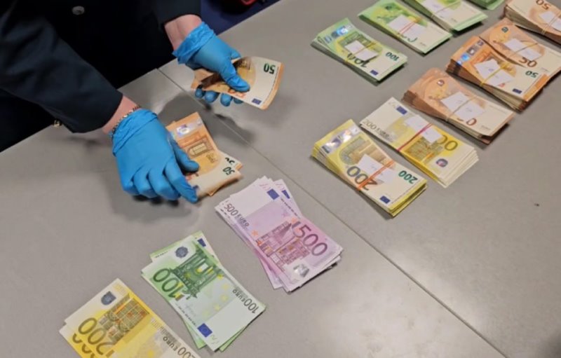 У белоруса не получилось провезти 70 тыс. евро через Москву в Турцию