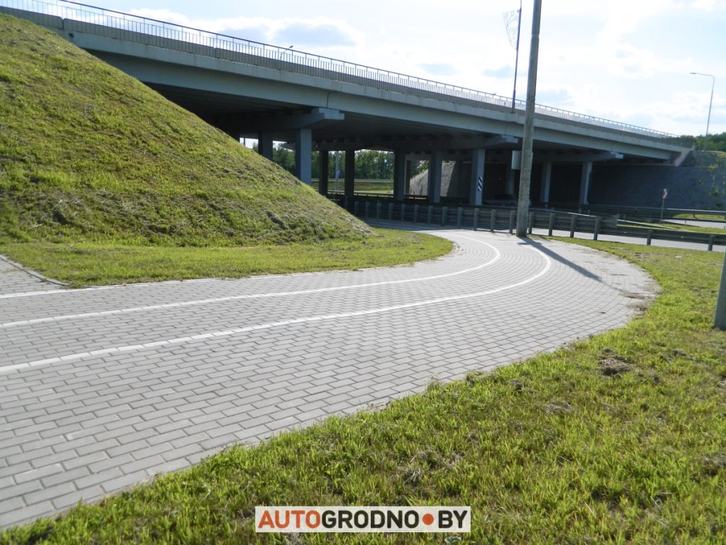 На опасной велодорожке девушка сломала три ребра и ключицу