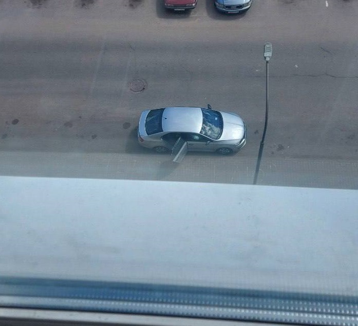 Белорус выбросил в окно бутылку и попал в автомобиль