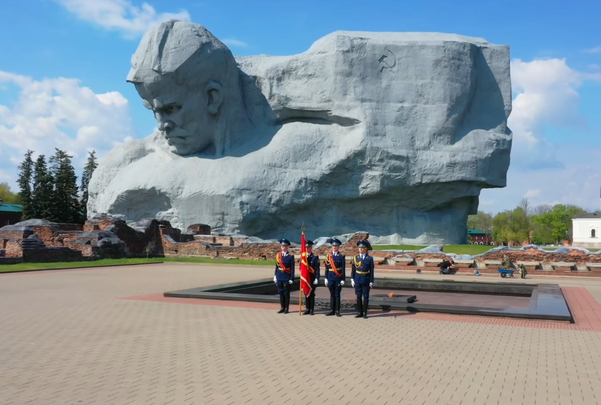 Временно приостановлено посещение Вечного огня в Брестской крепости