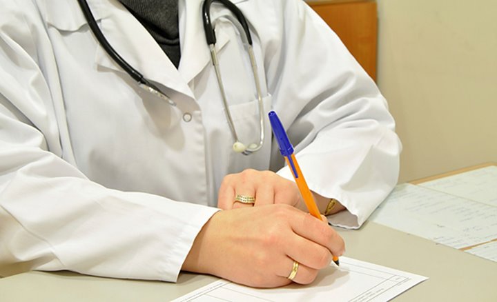 Можно ли лишиться «больничных», если во время простуды гулять по магазинам?