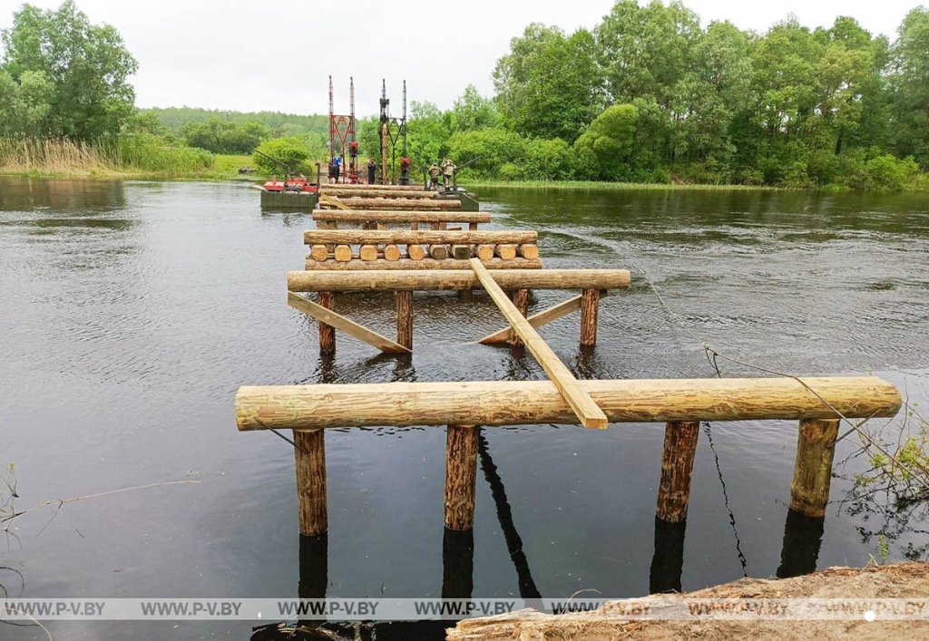 Новый мост строят в приграничной деревне Паре Пинского района