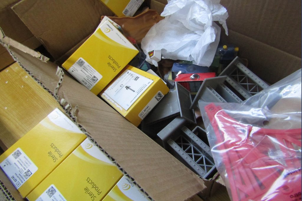 Белорус спрятал среди покупок магниты для слуховых аппаратов и поехал через «зеленый коридор». Его ждут конфискация и штраф