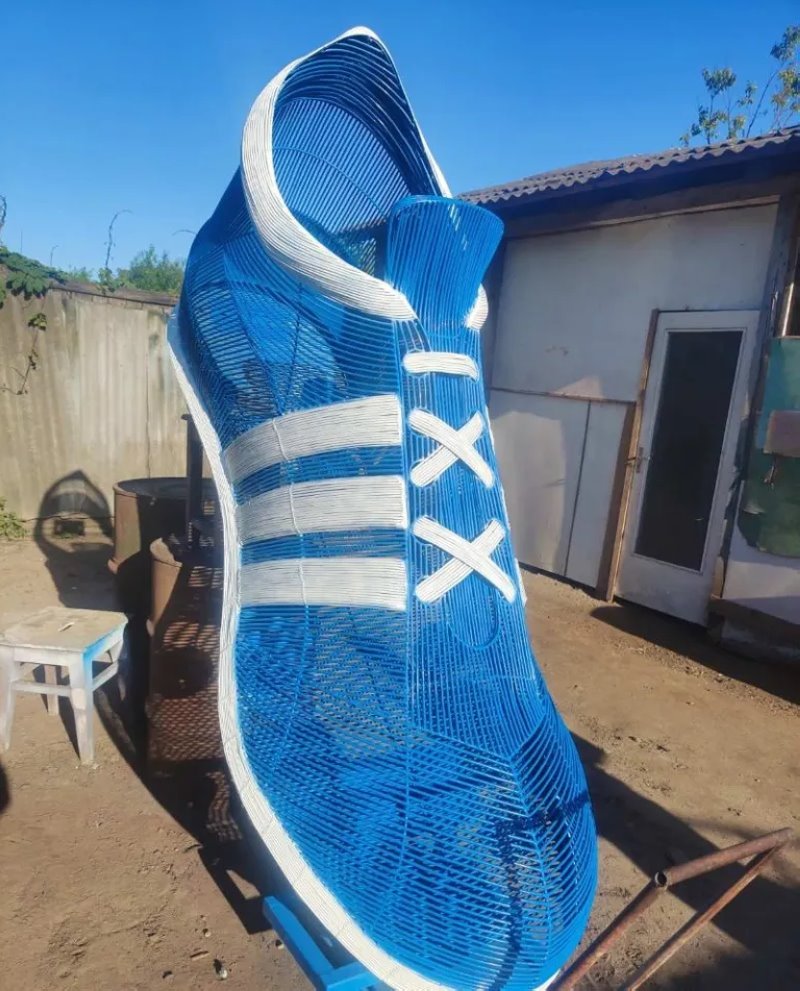 Огромный зубр появился на въезде в Пружаны