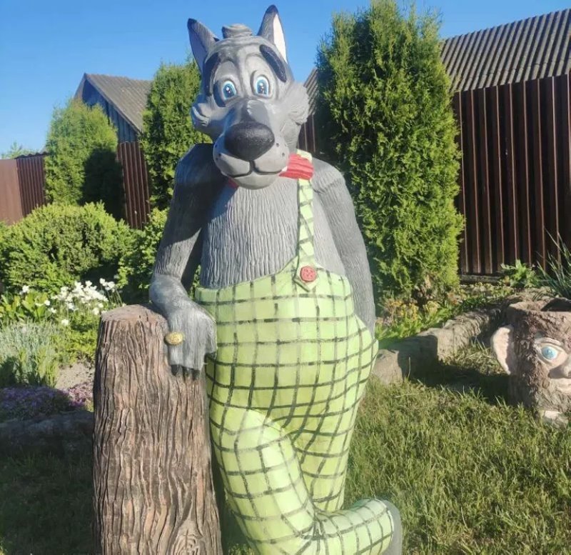 Огромный зубр появился на въезде в Пружаны