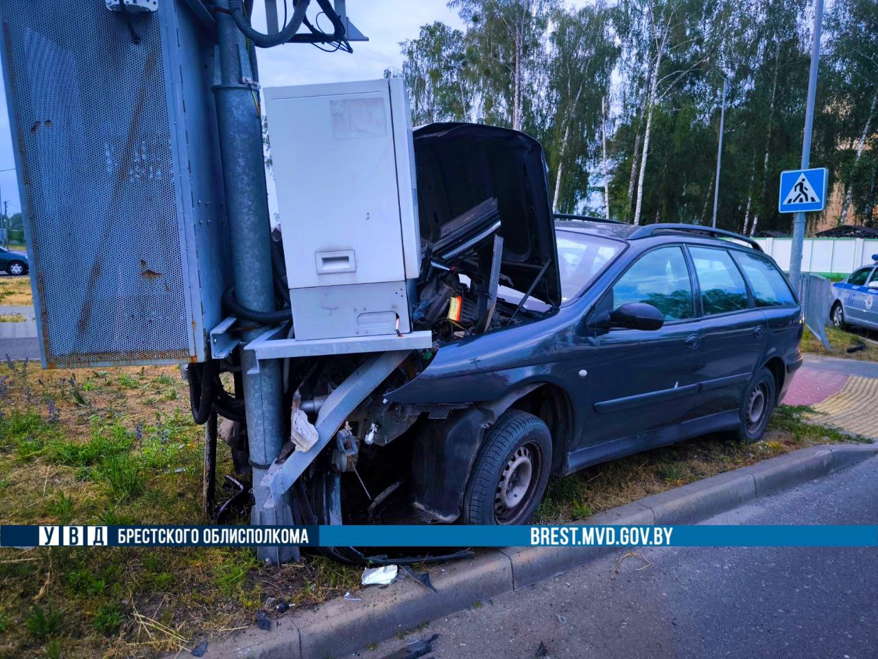 В Бресте пьяный водитель врезался в световую опору