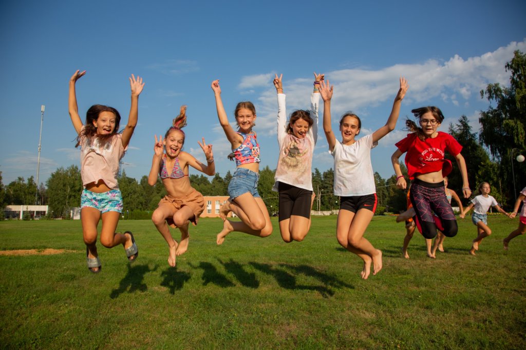 Во сколько этим летом обойдется путевка в детский лагерь