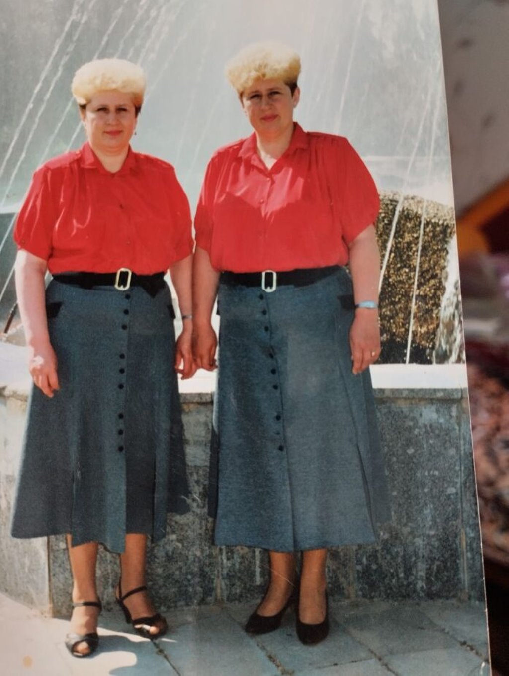 Гляжусь в тебя, как в зеркало. История близняшек из Брестской области