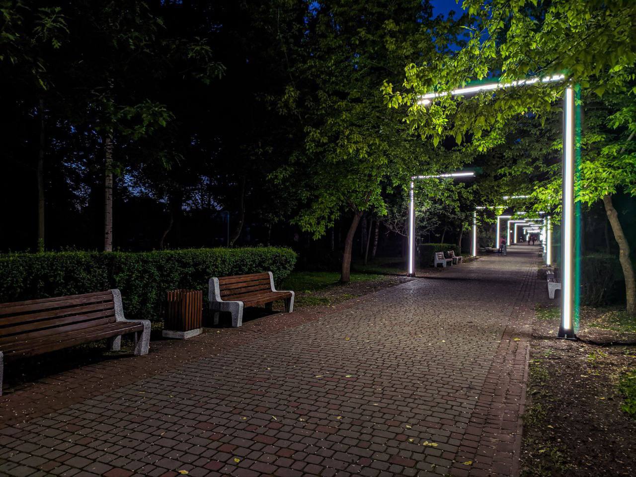 Новое освещение в парке культуры и отдыха Бреста. Вид вечером