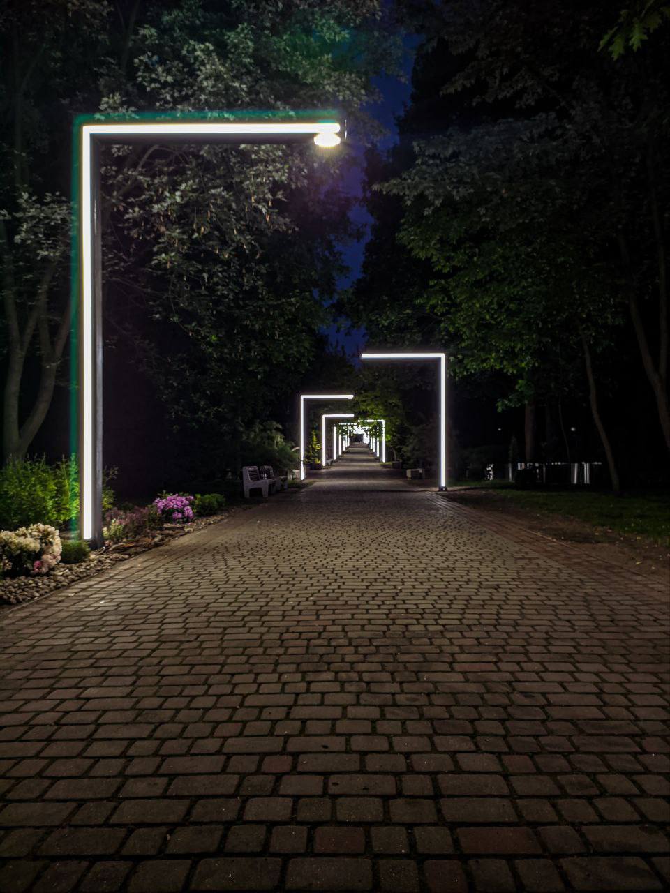 Новое освещение в парке культуры и отдыха Бреста. Вид вечером