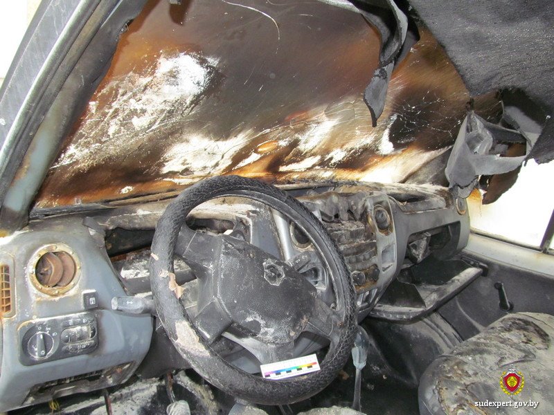 Машина белоруски загорелась сразу после обслуживания в автосервисе. Эксперты выяснили, кто виноват