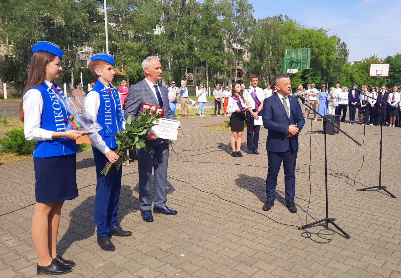 Последний звонок прозвенел в школах Бреста
