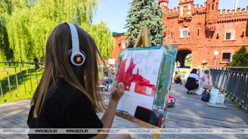 Школьников приглашают присоединиться к акции «Рисуют дети» в Брестской крепости