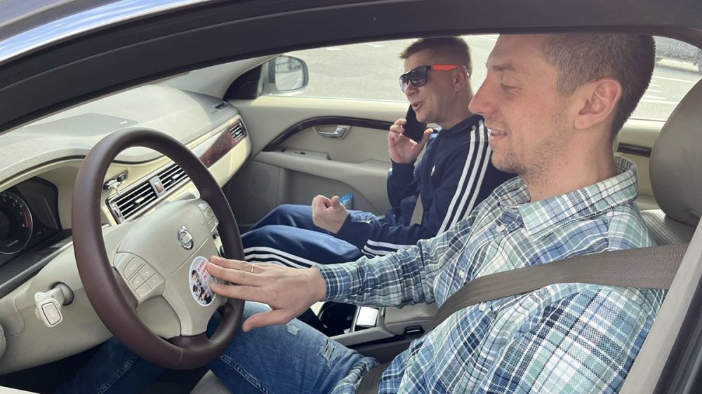 В Гомеле ГАИ вместо штрафов клеит на руль стикеры. Что происходит?