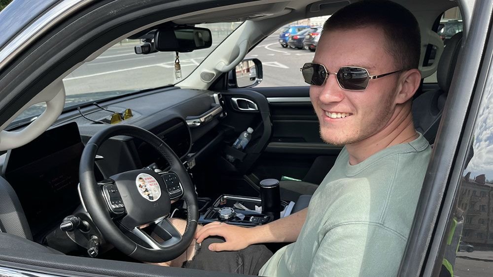 В Гомеле ГАИ вместо штрафов клеит на руль стикеры. Что происходит?