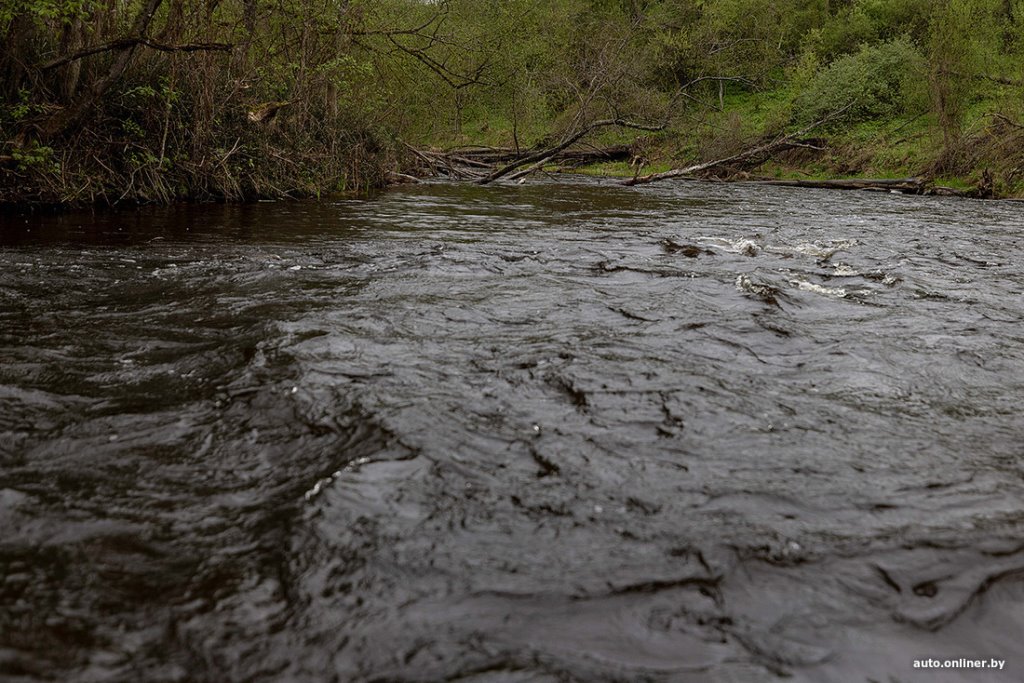 «Жилет слетел, я ударилась головой и стала захлебываться». Как первый сплав на байдарках чуть не стал для белоруски последним