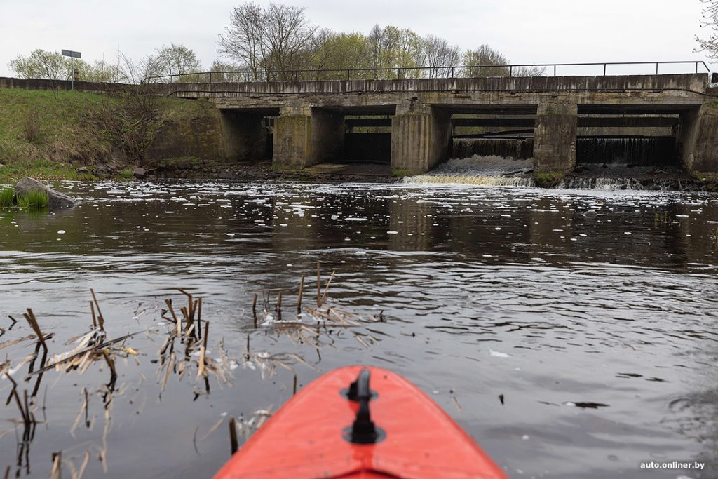 «Жилет слетел, я ударилась головой и стала захлебываться». Как первый сплав на байдарках чуть не стал для белоруски последним