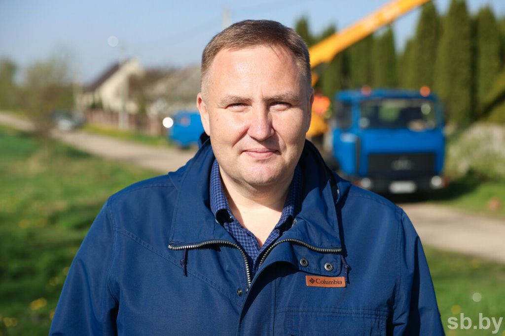 На Брестчине в деревнях активно меняют старые уличные фонари на современные светодиодные