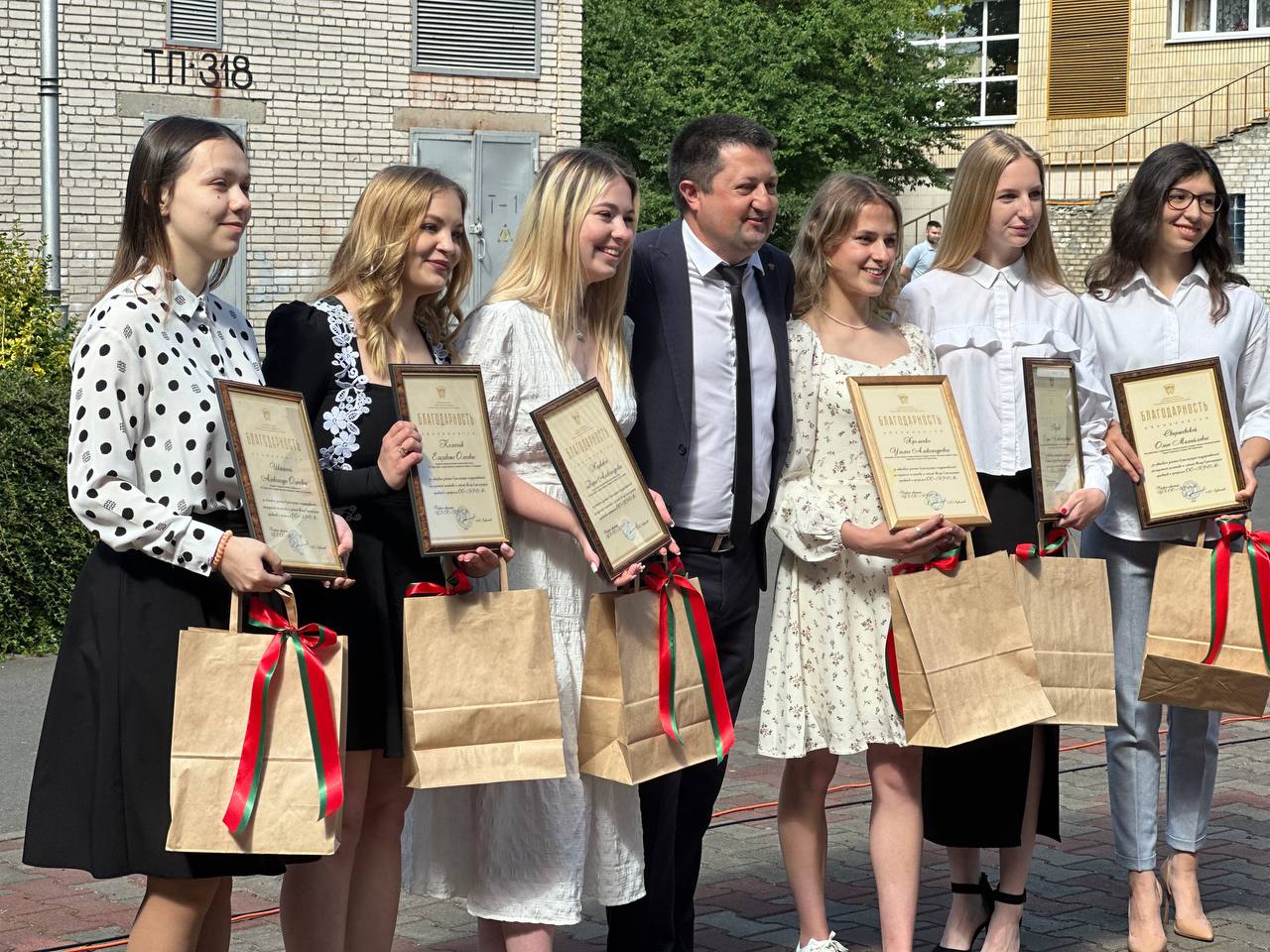 Последний звонок в БрГУ имени А.С.Пушкина