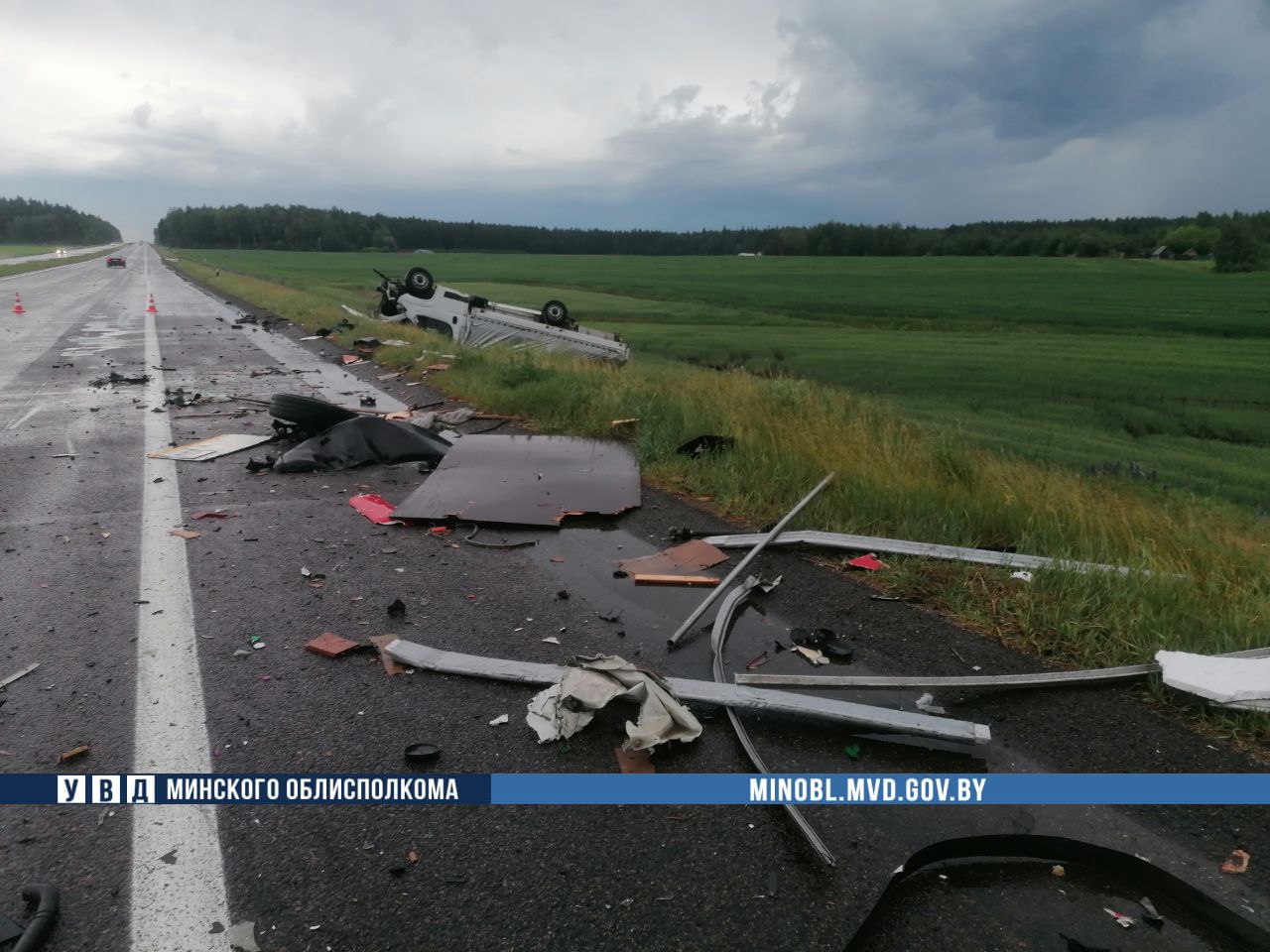 Жесткое ДТП на М1: у бензовоза лопнуло колесо, он вылетел на встречку и врезался в два грузовика