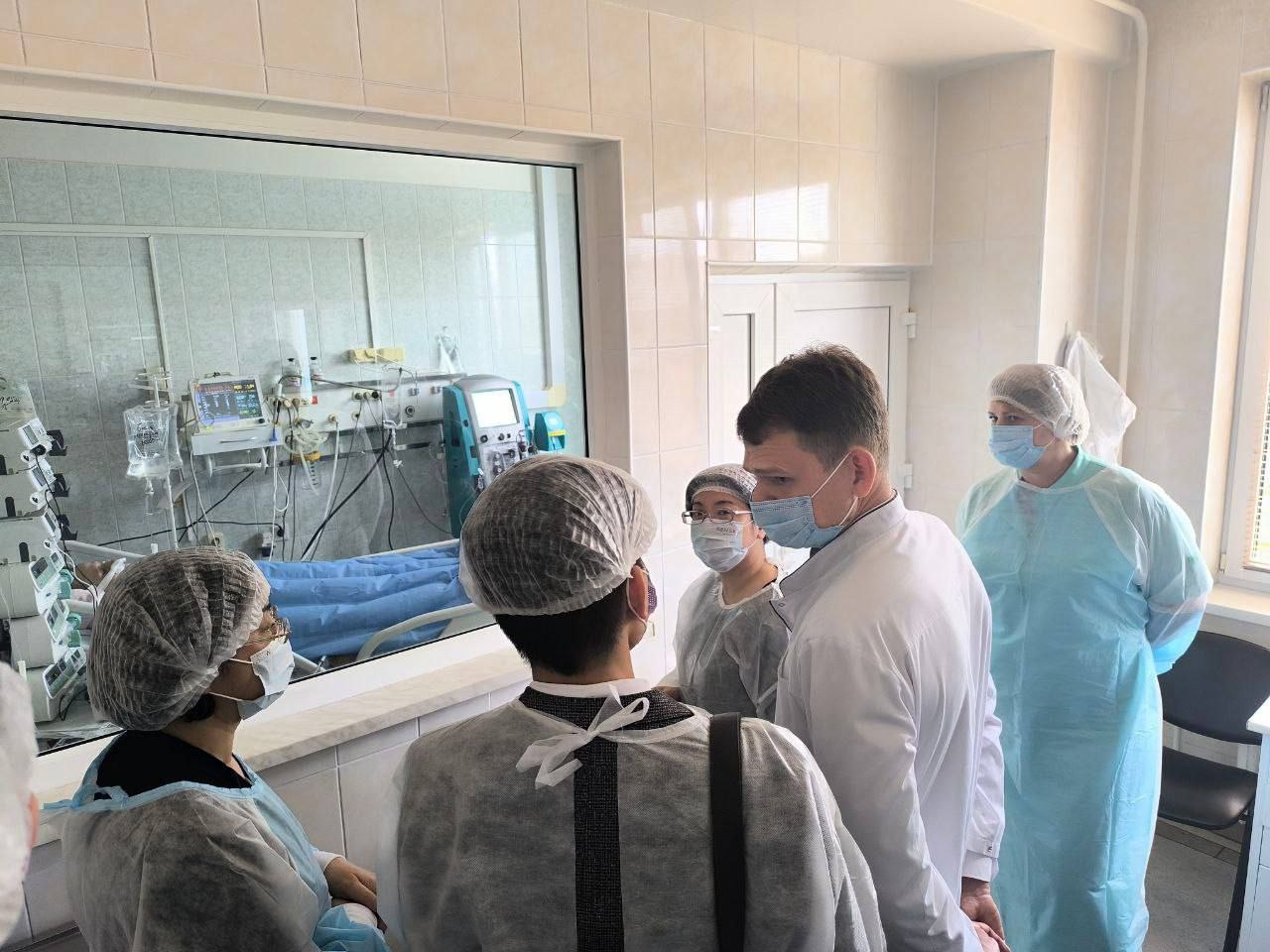 Китайский специалист дал мастер-класс по иглоукалыванию в ЦГБ Бреста