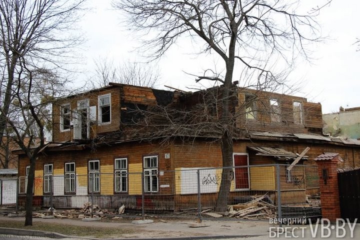 Сносят дом по ул. Карбышева в Бресте