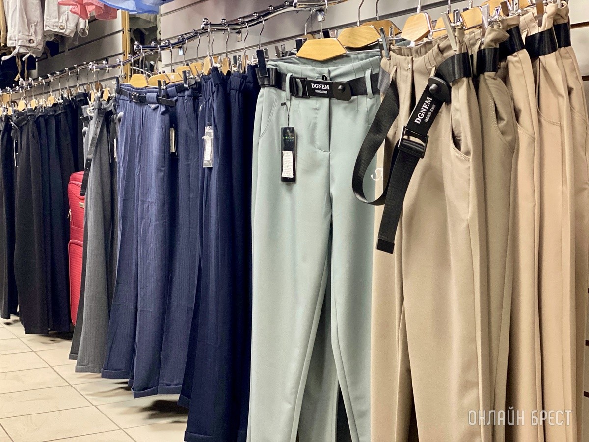 Брестчане, спешите за покупками! В большом магазине «МЕЧТА» новое поступление весенней одежды и обуви для всей семьи