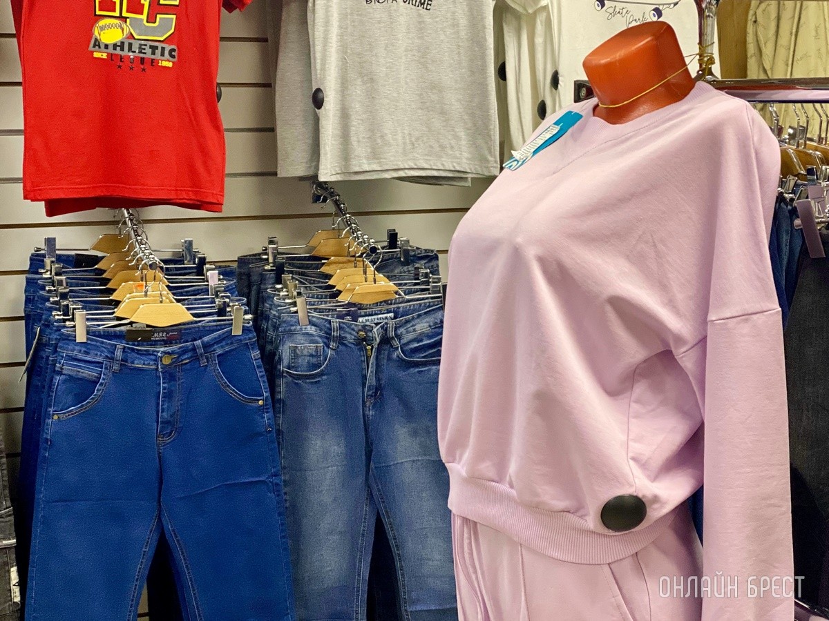 Брестчане, спешите за покупками! В большом магазине «МЕЧТА» новое поступление весенней одежды и обуви для всей семьи